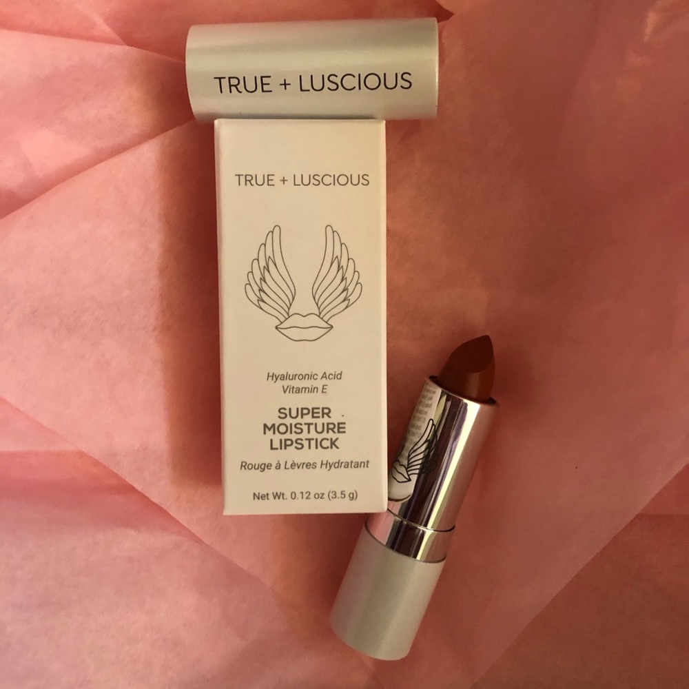 Super Moisture Lipstick. Color: (Vintage Rose)